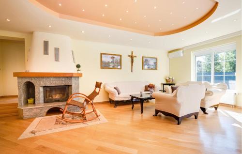 Kraljevec Sesvetski House | Stunning Home In Vurnovec