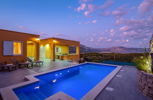 Zrnovo House | Stunning home in Zrnovo with sauna