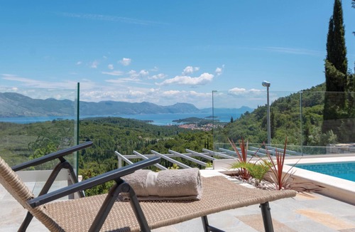 Zrnovo House | Stunning home in Zrnovo with sauna