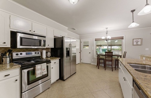Scofield Farms House | Stunning home near Downtown Austin - Minutes from The Domain & Q2 Stadium