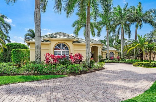 Pineapple Park - Ibis House | Stunning Home on Golf Course