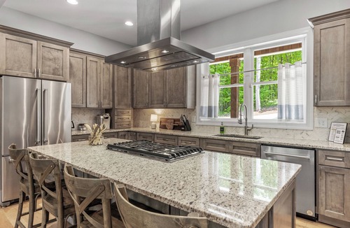 Caryville House | Stunning Home on Norris Lake- Custom Inground Pool and Dock Access! Book now!