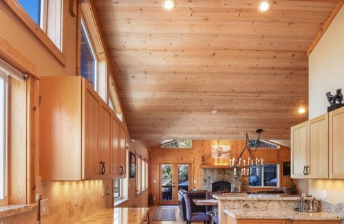 Crystal Bay House | Stunning home retreat with AC (395TU)