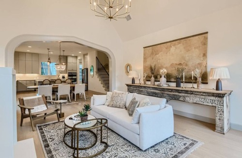 Georgetown House | Stunning Home Walk to Square & Heated Pool