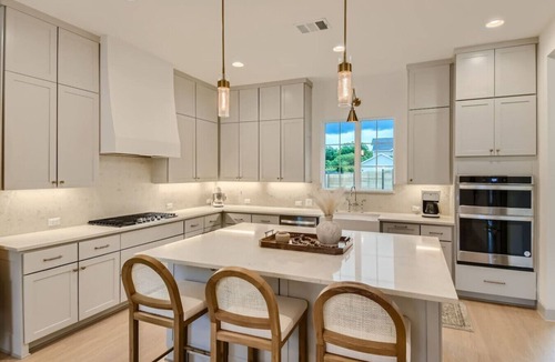 Georgetown House | Stunning Home Walk to Square & Heated Pool