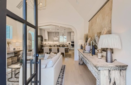 Georgetown House | Stunning Home Walk to Square & Heated Pool