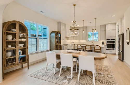 Georgetown House | Stunning Home Walk to Square & Heated Pool