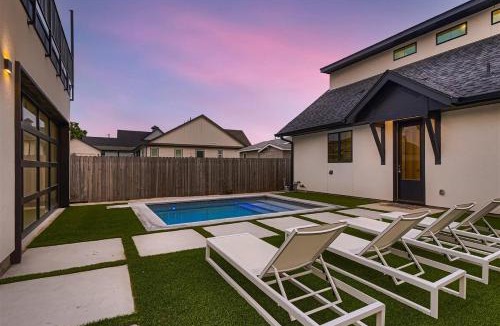 Georgetown House | Stunning home - walk to square & heated pool