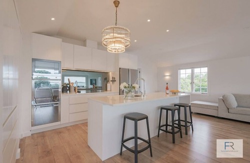 St. Heliers House | Stunning Home with Ocean Views