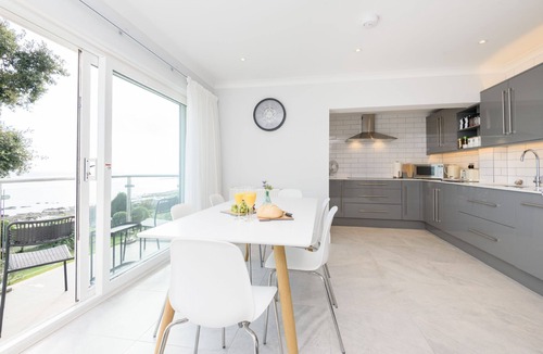 West Looe House | Stunning house sleeping 14 overlooking Looe Bay