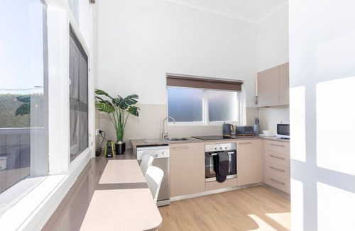 North Sydney Apartment | Stunning Huge Studio & Sunny terrace with Parking