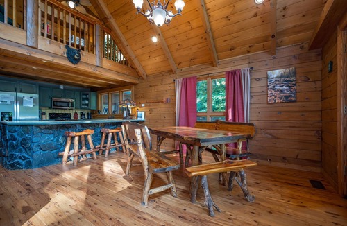 Lake Lure Cabin | Stunning, huge, Walk to Lake/BEACH/River/pet/canoes, kayaks