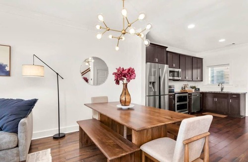 Edgehill House | Stunning Influencer House only 5 Mins to Broadway!