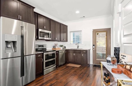 Edgehill House | Stunning Influencer House only 5 Mins to Broadway!
