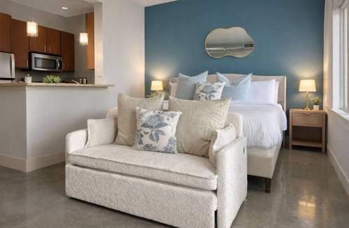 Las Colinas Apartment | Stunning, KING&FULL bed, WORKERfriendly, Pool&Gym