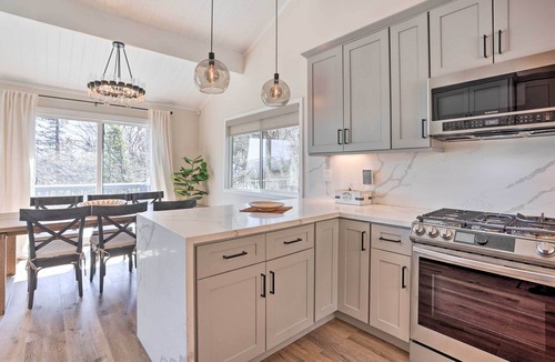 Lake Arrowhead Cottage | Stunning Lake Arrowhead Cabin w/Lake Views!