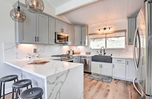 Lake Arrowhead Cottage | Stunning Lake Arrowhead Cabin w/Lake Views!
