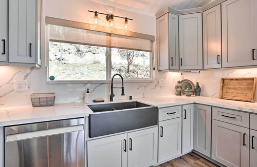 Lake Arrowhead Cottage | Stunning Lake Arrowhead Cabin w/Lake Views!