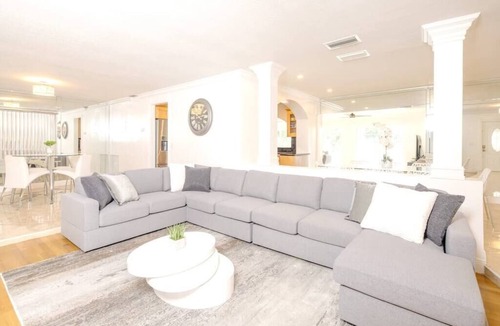 Pembroke Pines Villa | Stunning Lake-Front Villa with Pool & Spa