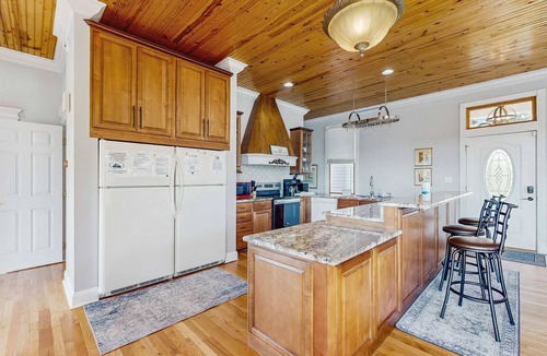 Maynardville Cabin | Stunning Lake Front Home, Sleeps 13, Dock, Views