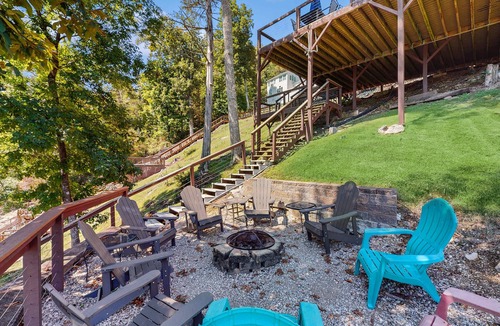 Maynardville Cabin | Stunning Lake Front Home, Sleeps 13, Dock, Views