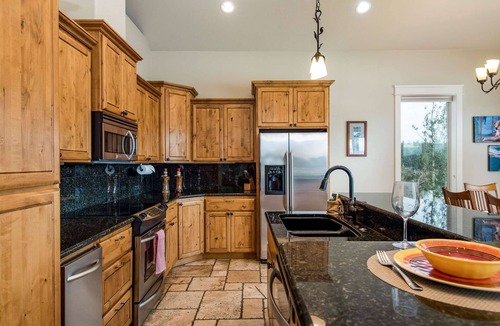 Dunes City House | Stunning Lake Front Home-Private Dock-Pet Friendly-Close to Downtown Florence & Dunes