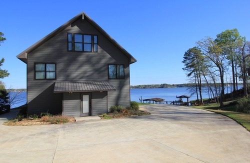 Negreet House | Stunning Lake Front Home on Toledo Bend - 4 Bed - 3 Bath