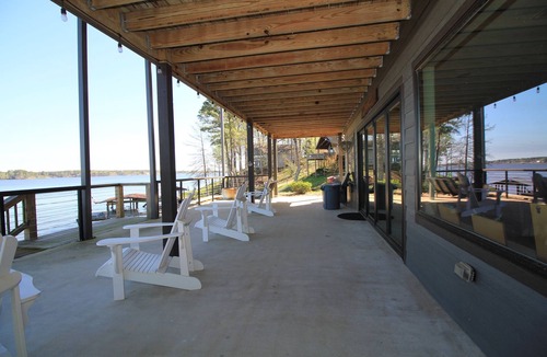 Negreet House | Stunning Lake Front Home on Toledo Bend - 4 Bed - 3 Bath