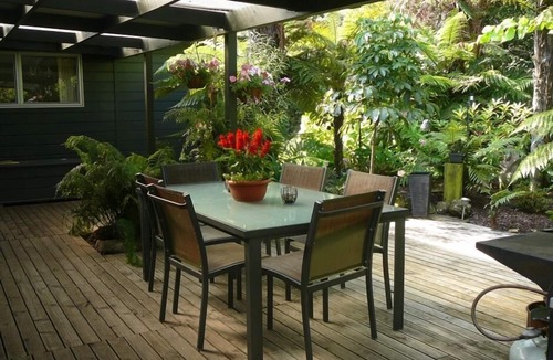 Hamurana House | Stunning Lake Front Views with Private Garden