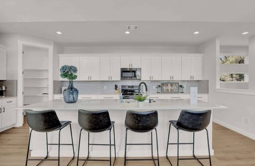 Point Venture House | Stunning Lake Home With Pool-beach-gym-boat Access