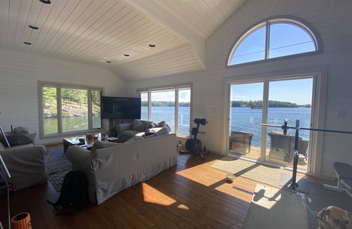Muskoka Lakes Cottage | Stunning Lake Joseph cottage in Muskoka, sleeps 16!