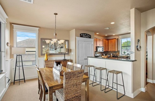 Jonestown House | Stunning Lake Travis Views, All Hollows Amenities