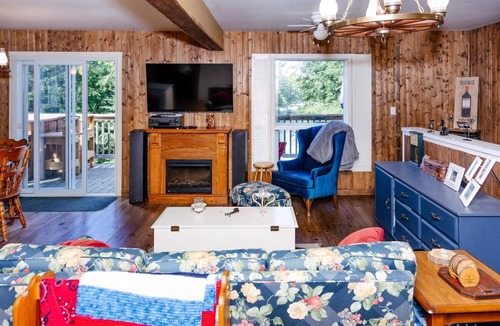 Dysart et al Cottage | Stunning lake views!