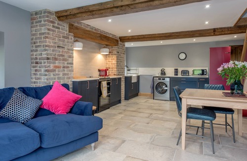 Ilminster House | Stunning lake view