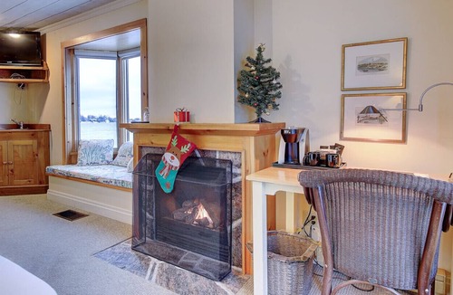 Sutton Apartment | Stunning Lake View guest rooms at Jackson Point (Boathouse)