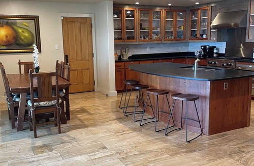 Belton House | Stunning lake view, hot tub, game room