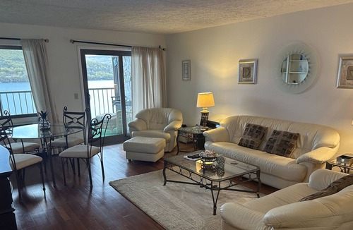 Holcomb Condo | Stunning Lake View Studio with Private Beach!
