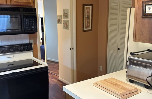 Holcomb Condo | Stunning Lake View Studio with Private Beach!