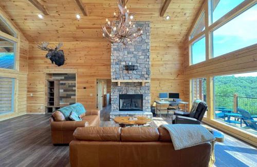 Sylvan Shores House | Stunning Lake Views · 3BR Cabin · Eureka Springs