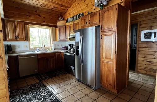 Sodus Cottage | Stunning Lake Views From This Artistic Getaway