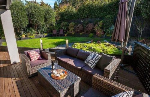 Acacia Bay House | Stunning Lake Views