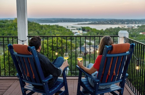 Lakeway House | Stunning Lake Views -Pickleball, Heated Pool, Golf Simulator