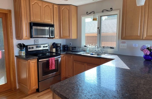 Hilton House | Stunning Lakefront Beach House