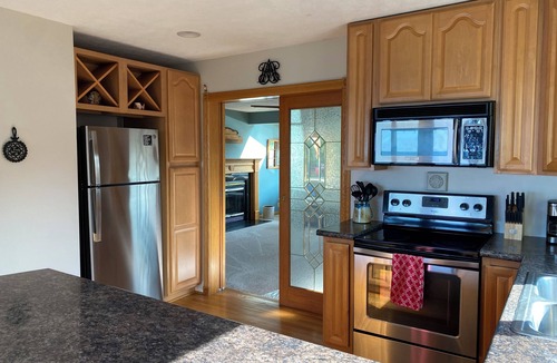 Hilton House | Stunning Lakefront Beach House