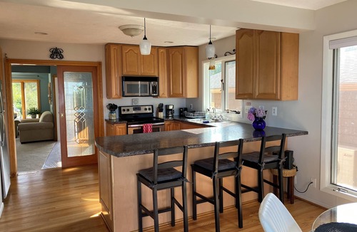 Hilton House | Stunning Lakefront Beach House