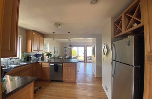 Hilton House | Stunning Lakefront Beach House