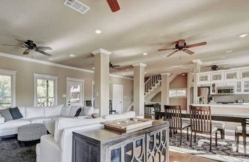 Volente Cabin | STUNNING Lakefront Cabin with HUGE outdoor patio