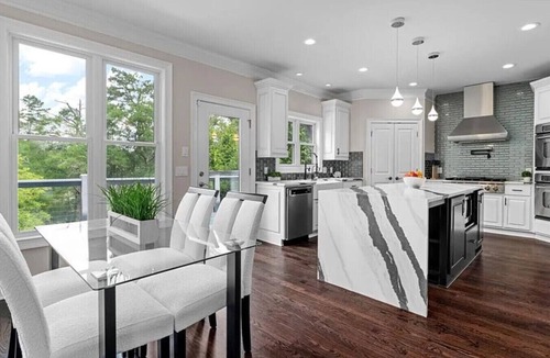 Tate House | Stunning Lakefront Estate
