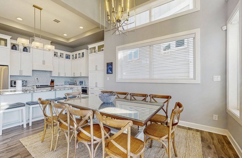 Kingsland House | Stunning lakefront home w/pickleball, shared pool & sand volleyball