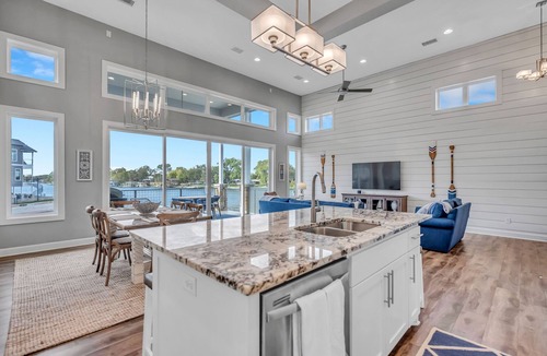 Kingsland House | Stunning lakefront home w/pickleball, shared pool & sand volleyball
